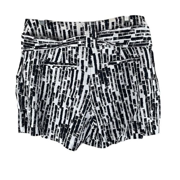 Lightweight Belted Printed Shorts 6 - Picture 2 of 12